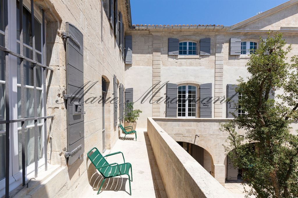 mansion (hôtel particulier) 20 rooms for sale on AVIGNON (84000)