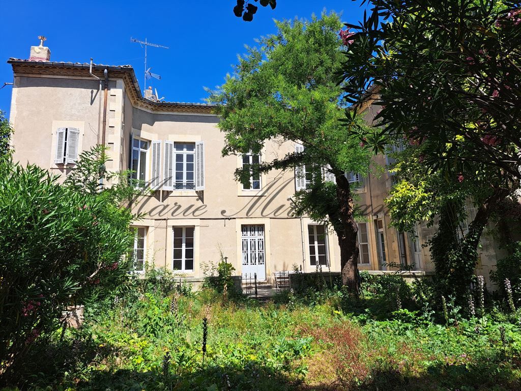 hôtel particulier 20 pièces en vente sur NIMES (30000)