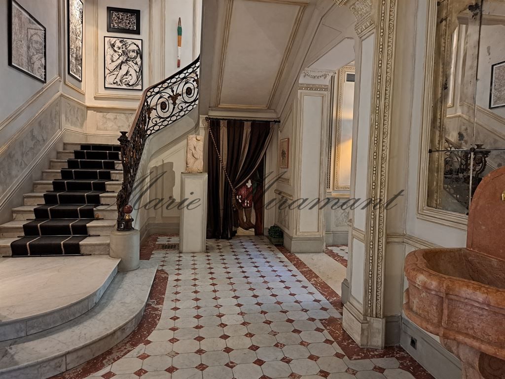 mansion (hôtel particulier) 16 rooms for sale on AVIGNON (84000)