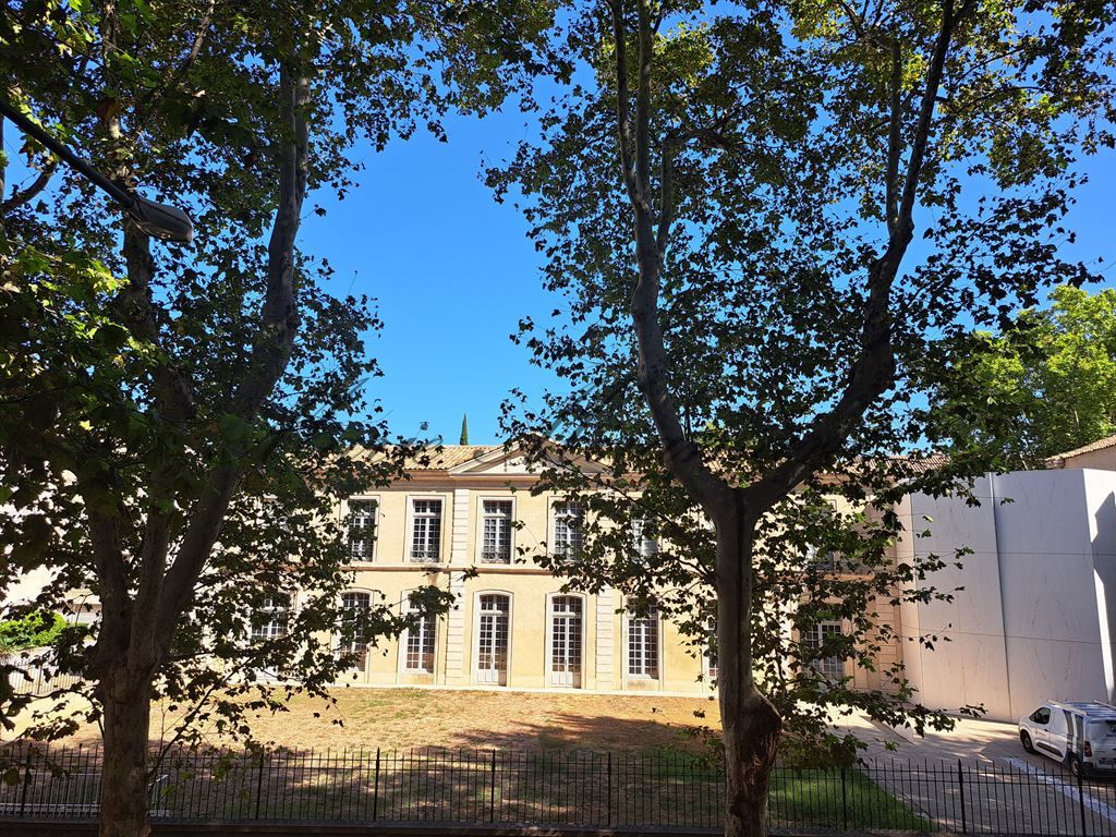 apartment 8 rooms for sale on AVIGNON (84000)