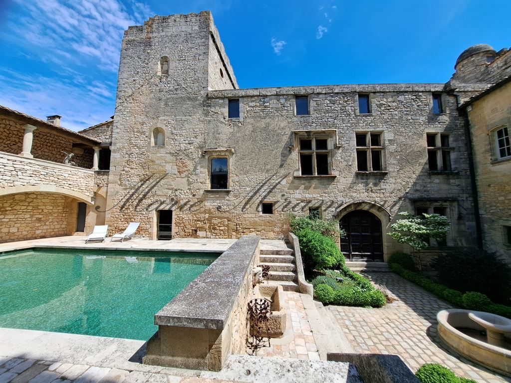 château 25 pièces en vente sur UZES (30700)