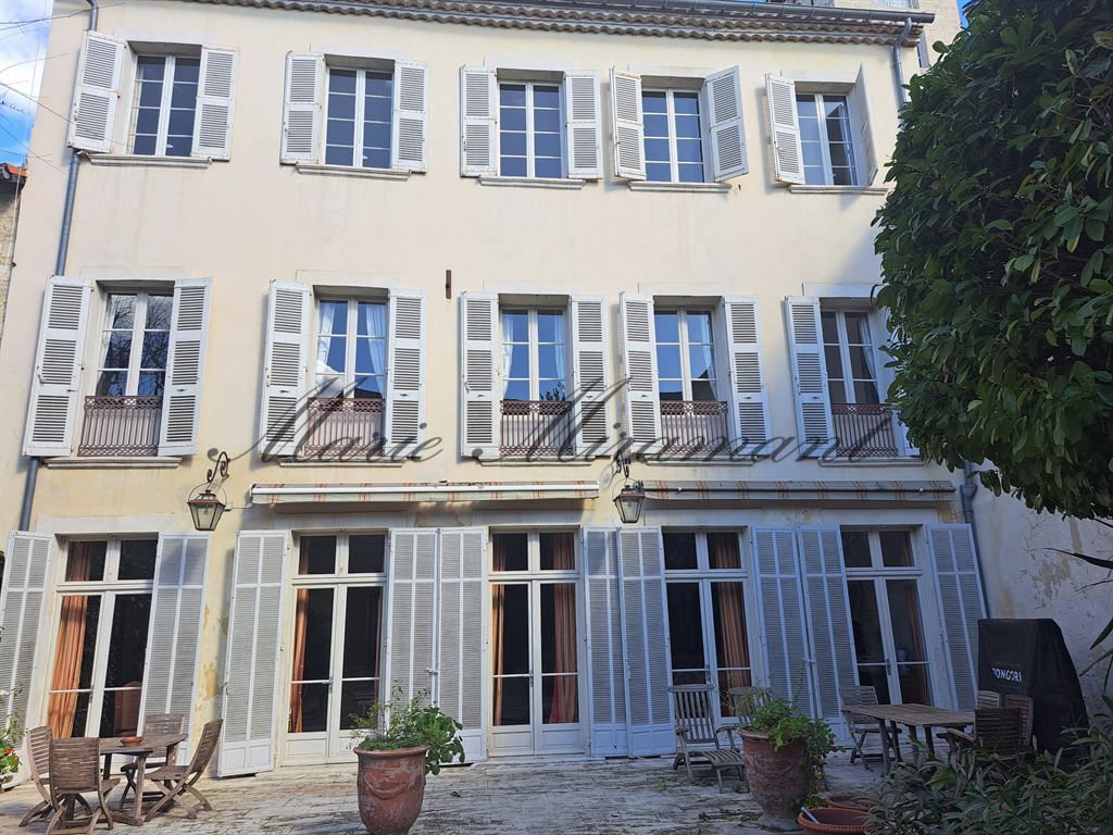 mansion (hôtel particulier) 15 rooms for sale on AVIGNON (84000)